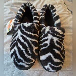 Acorn Slippers Comfort On Earth NWT